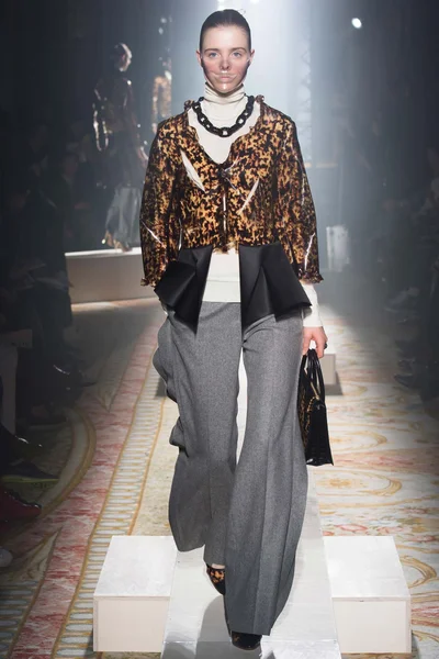Look 30